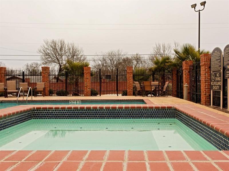 Holiday Inn Express & Suites San Antonio South Exterior foto