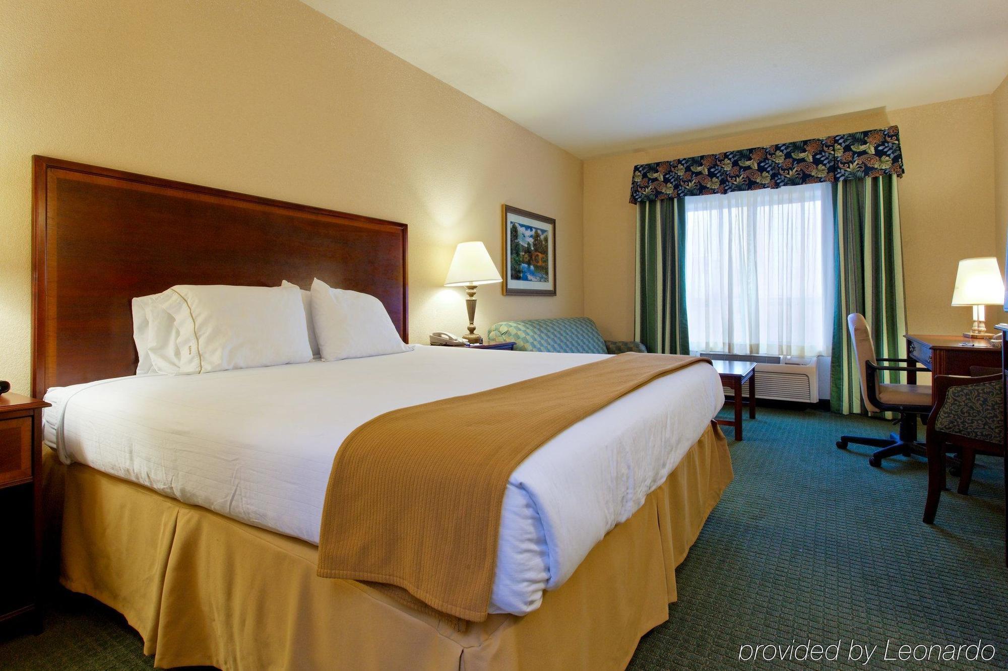 Holiday Inn Express & Suites San Antonio South Quarto foto